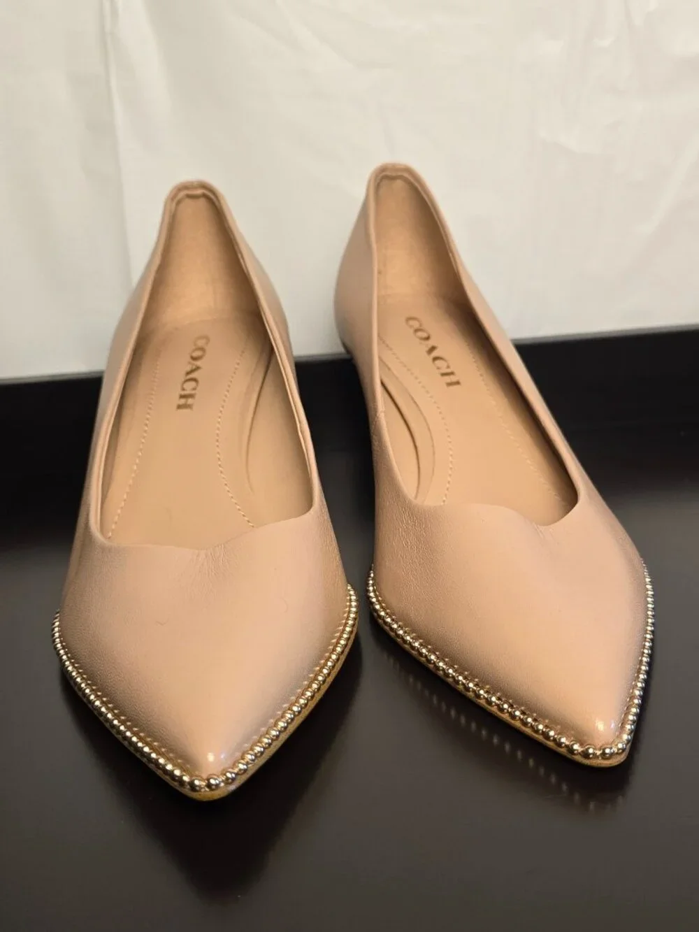 Coach Jackie Leather Kitten Heel Pumps with Gold Tone Beadchain Detail Size 8.5